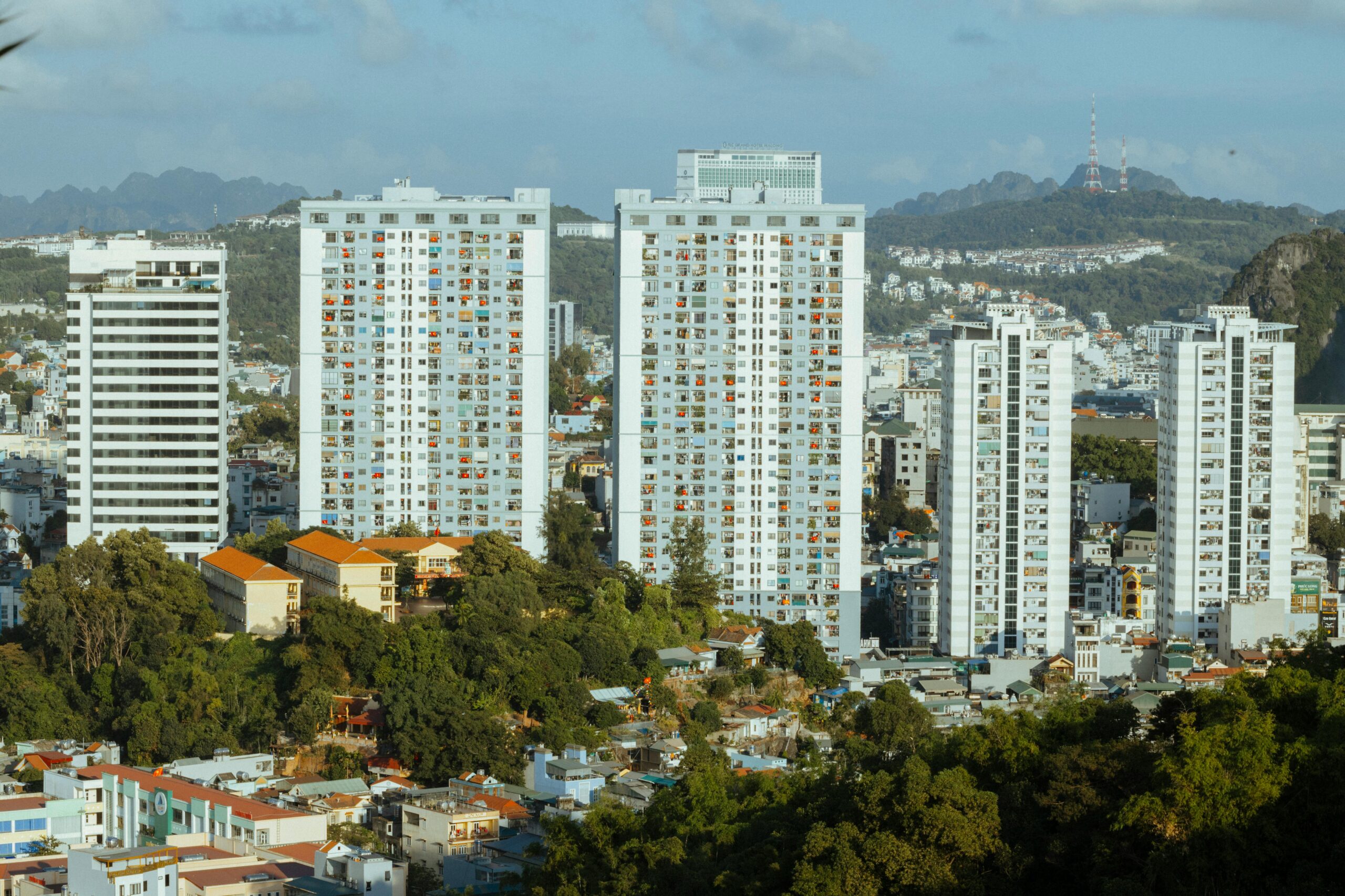 เจาะลึกสมรภูมิน้ำมันเดือด ‘Landman’ ผลงานใหม่จากผู้สร้าง Yellowstone จะมีซีซั่น 3 หรือไม่? สรุปข้อมูลที่แฟนๆ ต้องรู้!